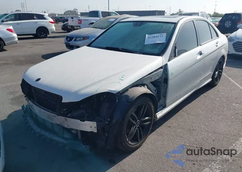 2012 Mercedes-Benz C 250 Luxury/Sport из США, поврежденный, VIN WDDGF4HB7CA721799